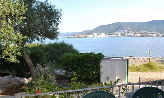 Llanca Apartment | Seafront apartment in Cap Ras - Family-friendly and pets allowed