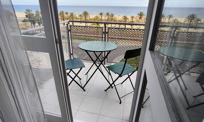 Mataro Apartment | Seafront apartment: live the experience!