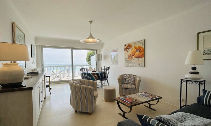 La Baule-Escoublac Apartment | Seafront Apartment with Terrace, Parking, and Easy Access to Amenities - 4 Guests