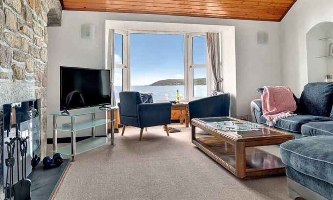 Chysauster House | Seafront Cottage Sleeping 6 Near Jubilee Pool