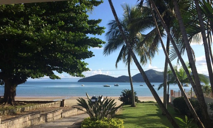 Praia da Enseada House | Seafront House, in Enseada Bay Beach