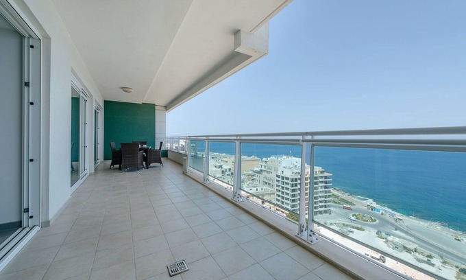 Sliema Apartment | Seafront Luxury Apartment Incl Pool