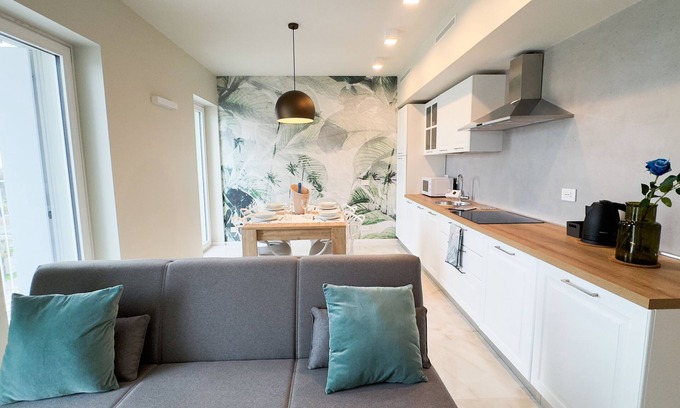 Chioggia Apartment | Seafront Modern Farmont Acquamarine Suite