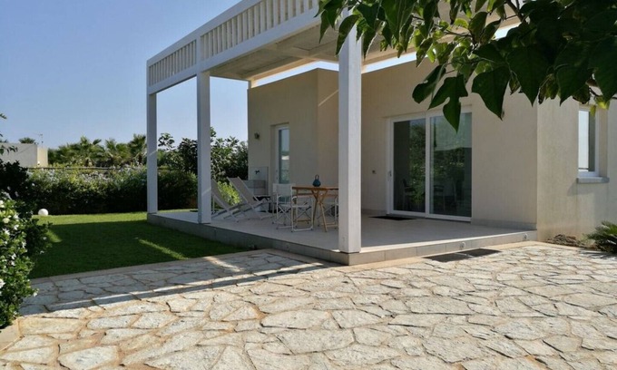 Petrosino Villa | Seafront Villa "La Conchiglia"