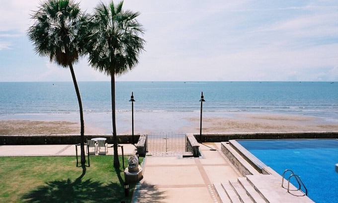 Pak Nam Pran Villa | Seafront villa with private infinity edge 16 m. pool