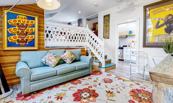 Uptown - Upper Duval Apartment | Seagrass Suite