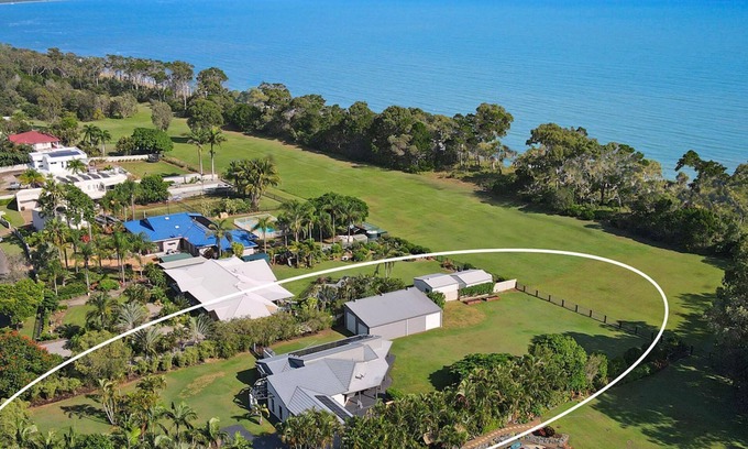 Dundowran Beach House | Seagrass - Waterfront, 4 Bedrooms, Wifi