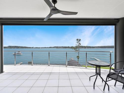 Lake Macquarie City Council House | Sealand Lake House Stunning Absolute Waterfront