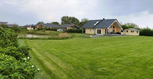 Wesselburenerkoog House | Sealect-Hus-5-direkt-an-der-Nordsee-nahe-St-Peter-Ording-mit-Sauna-Whirlpool-und-Kamin