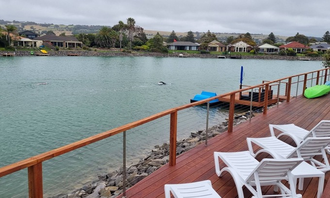 Encounter Bay House | Seas the Day - Lakefront getaway by the beach