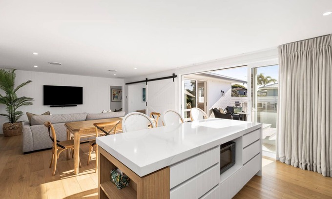 Mount Maunganui House | Seas the Day with the comforts of home & spa