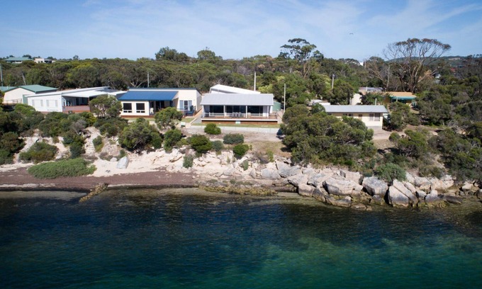 Lake Wangary House | Seasalt - Stunning Property - Absolute Waterfront - Architecturally designed for casual living