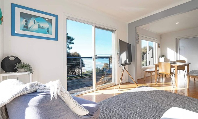 Dodges Ferry Cottage | Seascape Cottage Headland Stay near Whale Watching