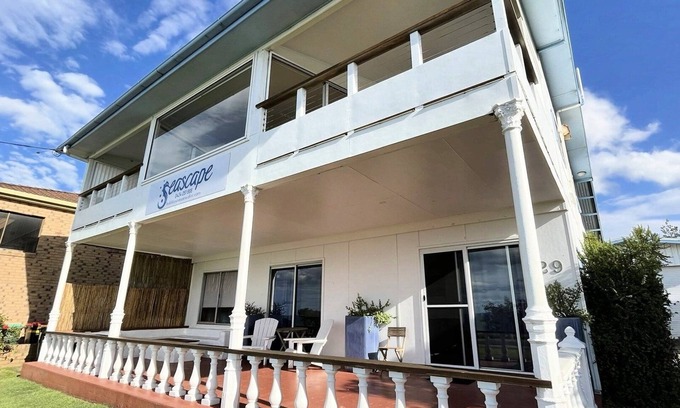 Minnie Water Apartment | Seascape Downstairs, TOP NOTCH