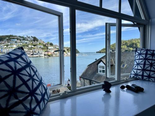 Dartmouth House | Seascape - Waterfront apartment, glorious views and parking