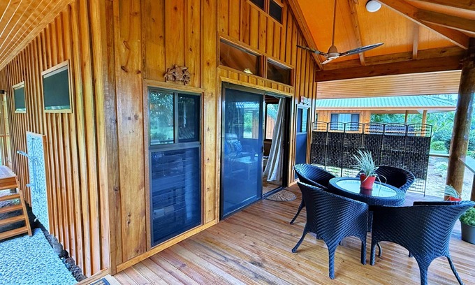 Savusavu Apartment | Seashell-Charming beachfront bungalow with AC and WiFi in lovely Savusavu