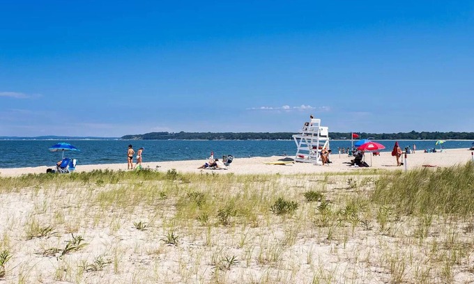Sag Harbor House | Seashell – Short Walk to Long Beach, Heated Pool & Best Sunsets in the Hamptons