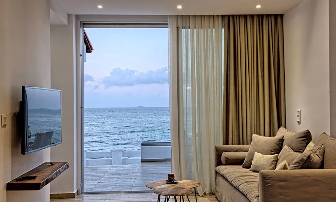 Kokkini Chani Villa | Seashell Suite by the Sea