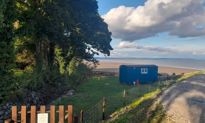 Newton in Furness Cottage | SEASHORE SHEPHERDS HUT @ MOAT FARM, with a garden in Ulverston