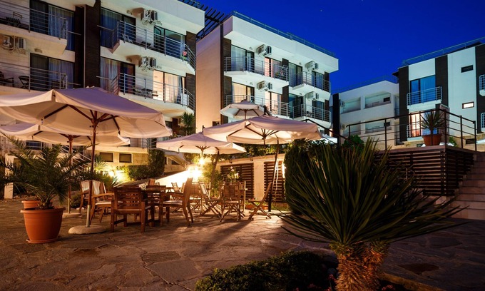 Sunny Beach Apartment | Seaside Apartment with 2 Bedrooms for up to 5 Guests