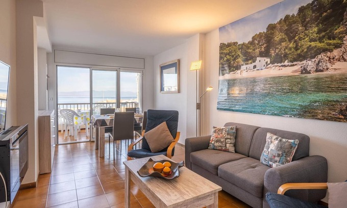 L'Escala Apartment | Seaside Apartment near Riells Beach
