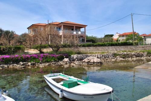 Batalaza Apartment | Seaside apartments with a swimming pool Ugljan - 829