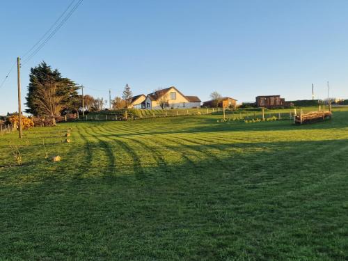 Cylch-Y-Garn House | Seaside Bliss Retreat - 5 Bedroom House