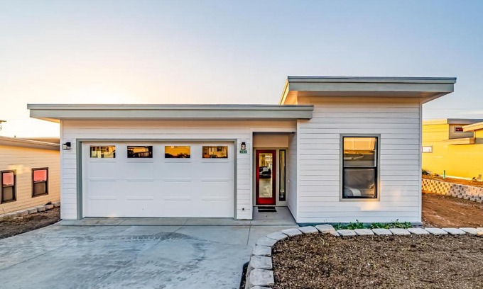 Gold Beach House | Seaside Breeze