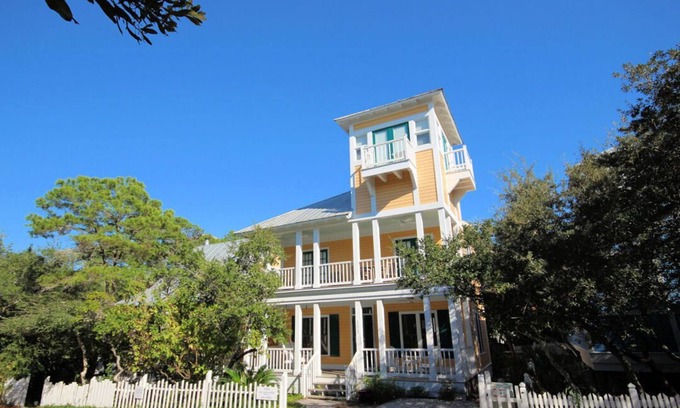 Seaside House | Seaside "Coquina" |2 BR | Sleeps 6 | Steps from 2 pools | Bikes