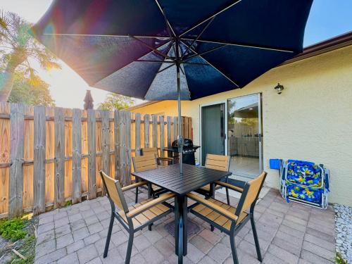 Fort Myers Beach House | Seaside Elegance 3 Mi to FM Beach Paradise Sleep 6