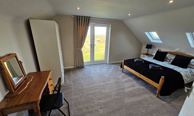 Cylch-Y-Garn House | Seaside Escape at Ty Bugail - Holyhead