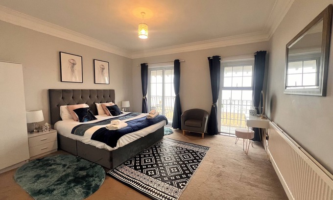 Southend-on-Sea Apartment | Seaside Escape. Cosy beachside retreat
