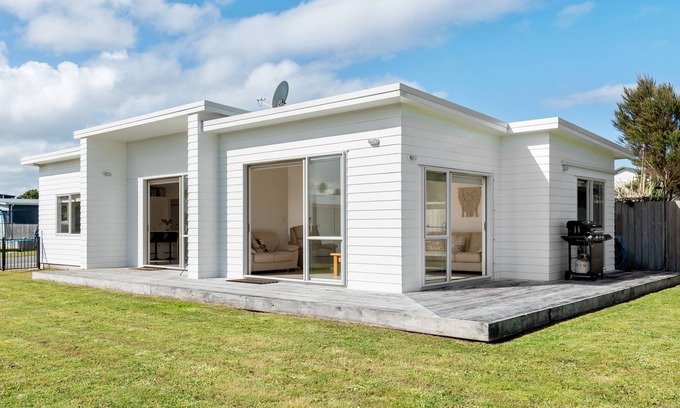 Ruakaka House | Seaside Escape - Ruakaka Holiday Home