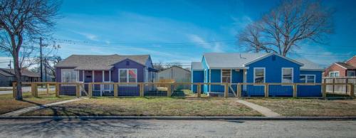 Bay Area House | Seaside Escape Two Fully Remodeled Homes for Your Group