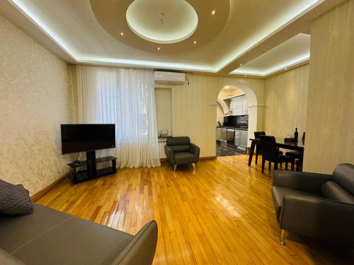 Old Boulevard Apartment | Seaside Family Exclusive