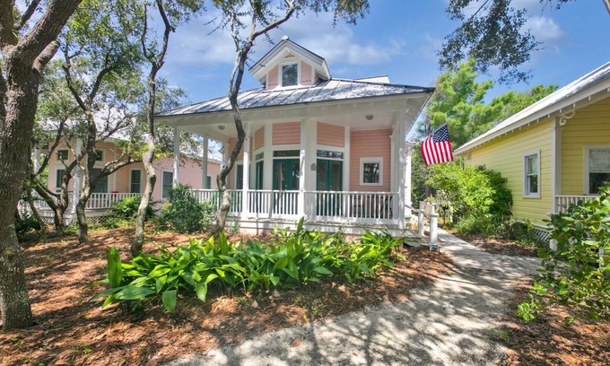 Seaside House | Seaside "Frose Rose" | 2 BR | Sleeps 6 | Private | Steps to Beach!