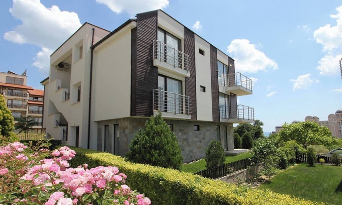 Sunny Beach Apartment | Seaside Garden Apartment with 2 BR for up to 5 pax