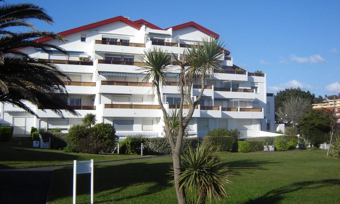 Biarritz Apartment | Seaside garden apartment for 4 people, 1 bedroom and Wifi