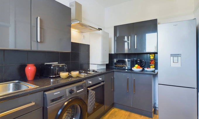 Southend-on-Sea Apartment | Seaside Haven Retreat in Southend