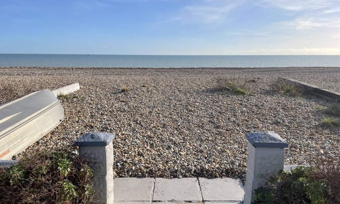 Pevensey House | Seaside Haven with Spectacular Views Ideal for Families.