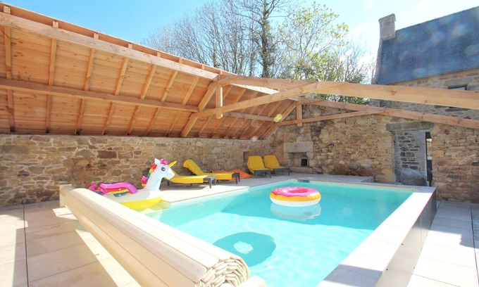 Kerlouet Villa | Seaside heated pool villa for 8 people.