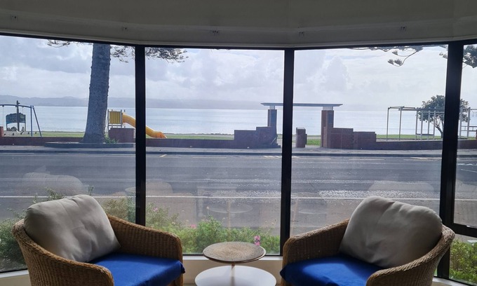 Napier House | Seaside holiday home in the front row! With panoramic views across Hawke Bay