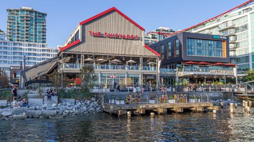 Lower Lonsdale Hotel | Seaside Hotel North Vancouver