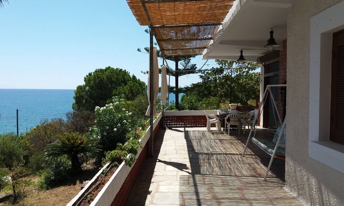 Aipeia House | Seaside house 110m2 - Beachfront