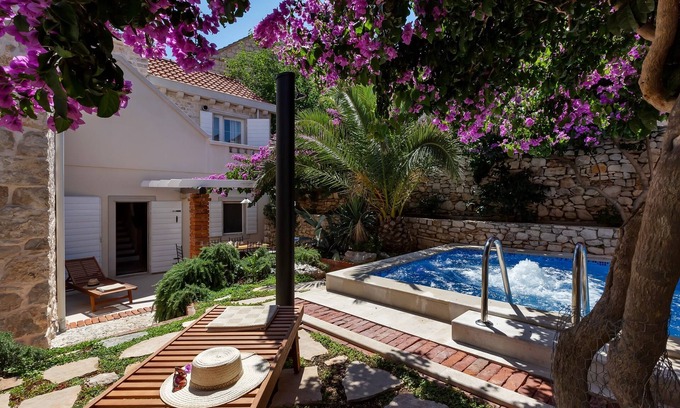 Sutivan House | Seaside house with a swimming pool Sutivan, Brač (K-16300)