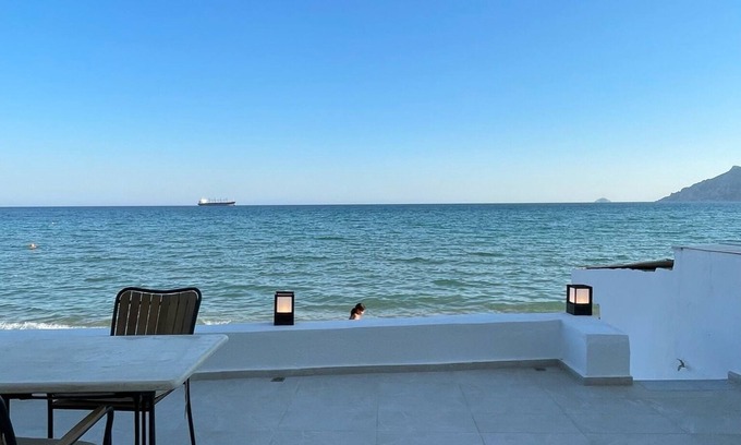 Kalamoti Villa | Seaside Luxury Komi Beach Villa