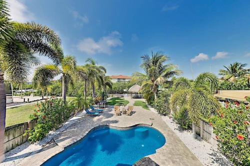 Apollo Beach House | Seaside Retreat