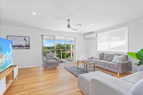 Forster House | Seaside Sanctuary I Spacious Getaway in Forster