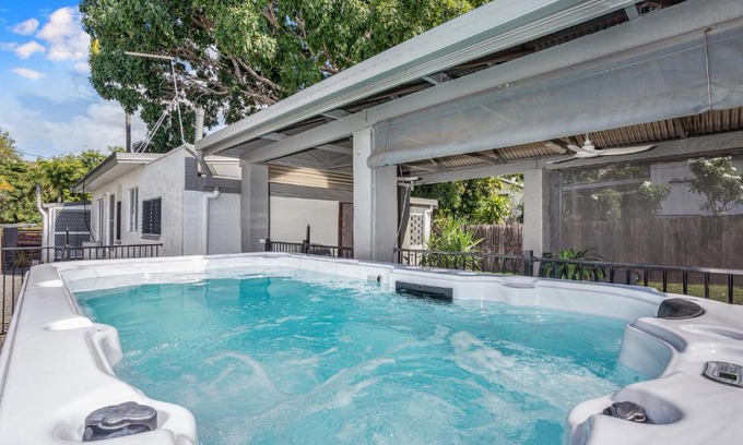 Machans Beach House | Seaside Serenity Modern Cottage with Spa
