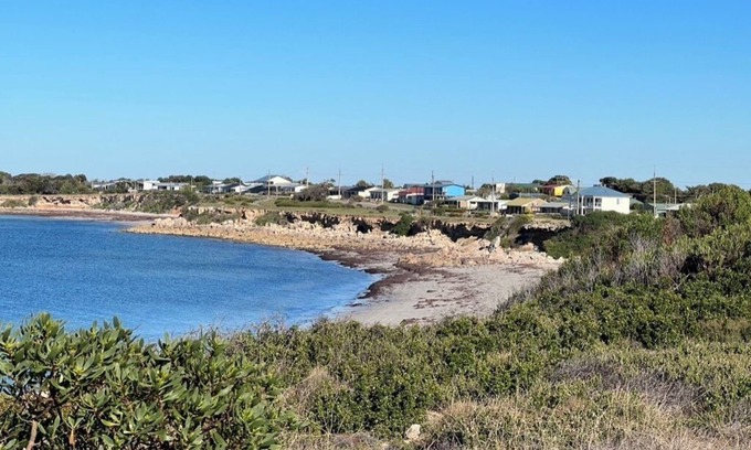 Moorowie House | Seaside shack on the empty beachfront remote, only 12 mins from Yorktown.